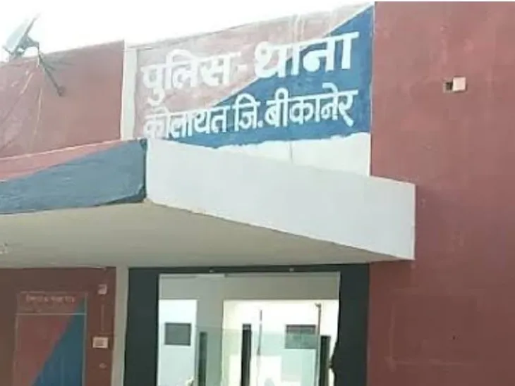 युवक चाकू लहराते हुए राहगीरों को सरेआम डरा रहा था, पुलिस ने पकड़ा