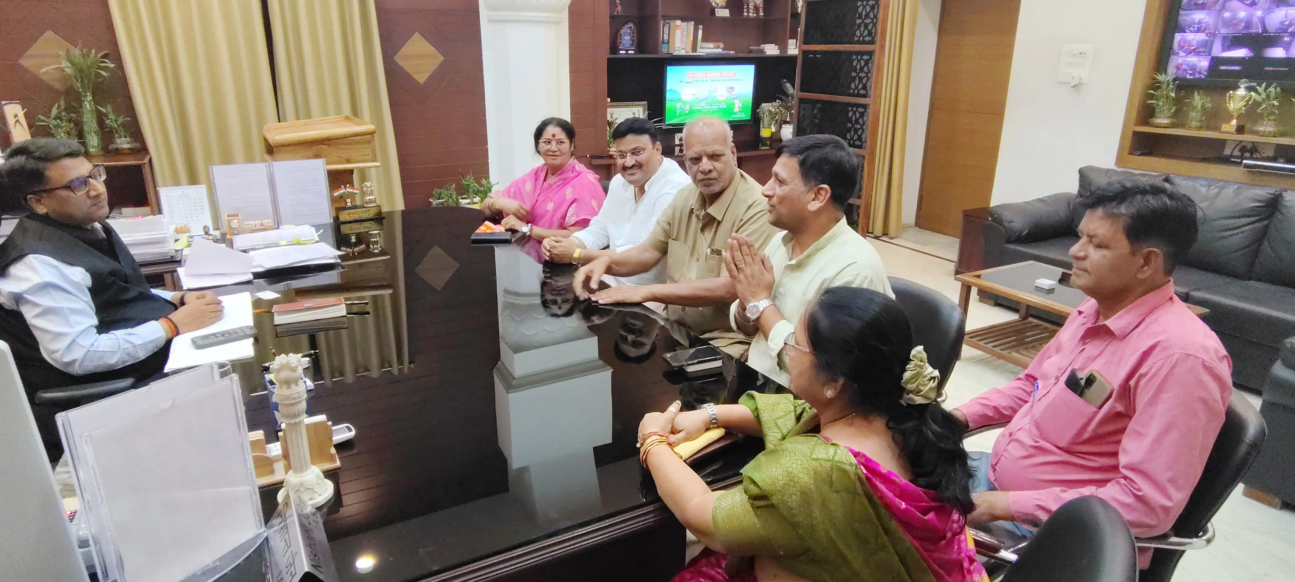 जिलाध्यक्ष सुमन छाजेड़ ने की जिला कलेक्टर से शिष्टाचार भेंट, जिला टीम भी रही साथ