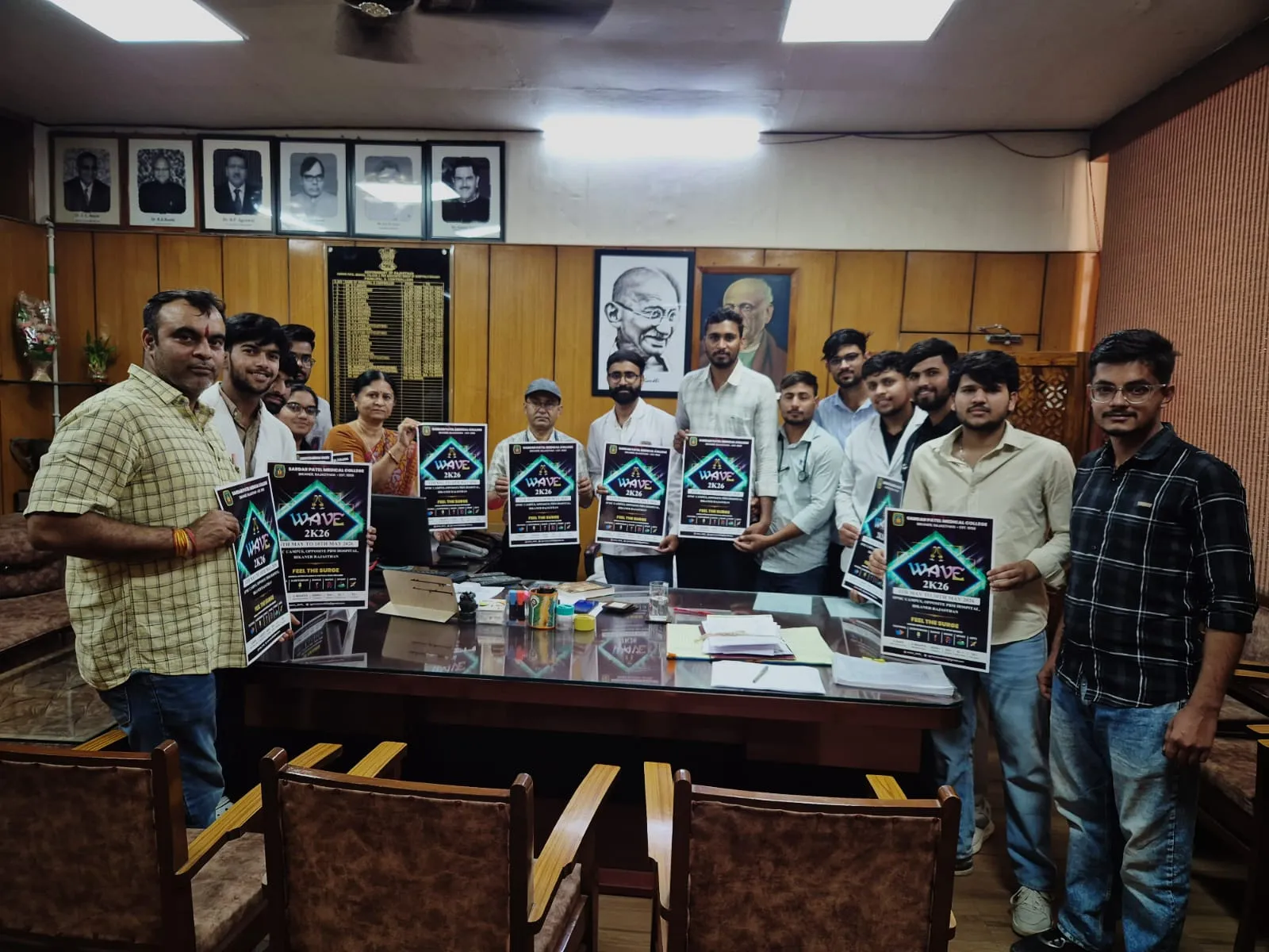 मेडिकल कॉलेज प्राचार्य डॉ. सुरेंद्र कुमार ने किया वेव 2026 के पोस्टर का विमोचन