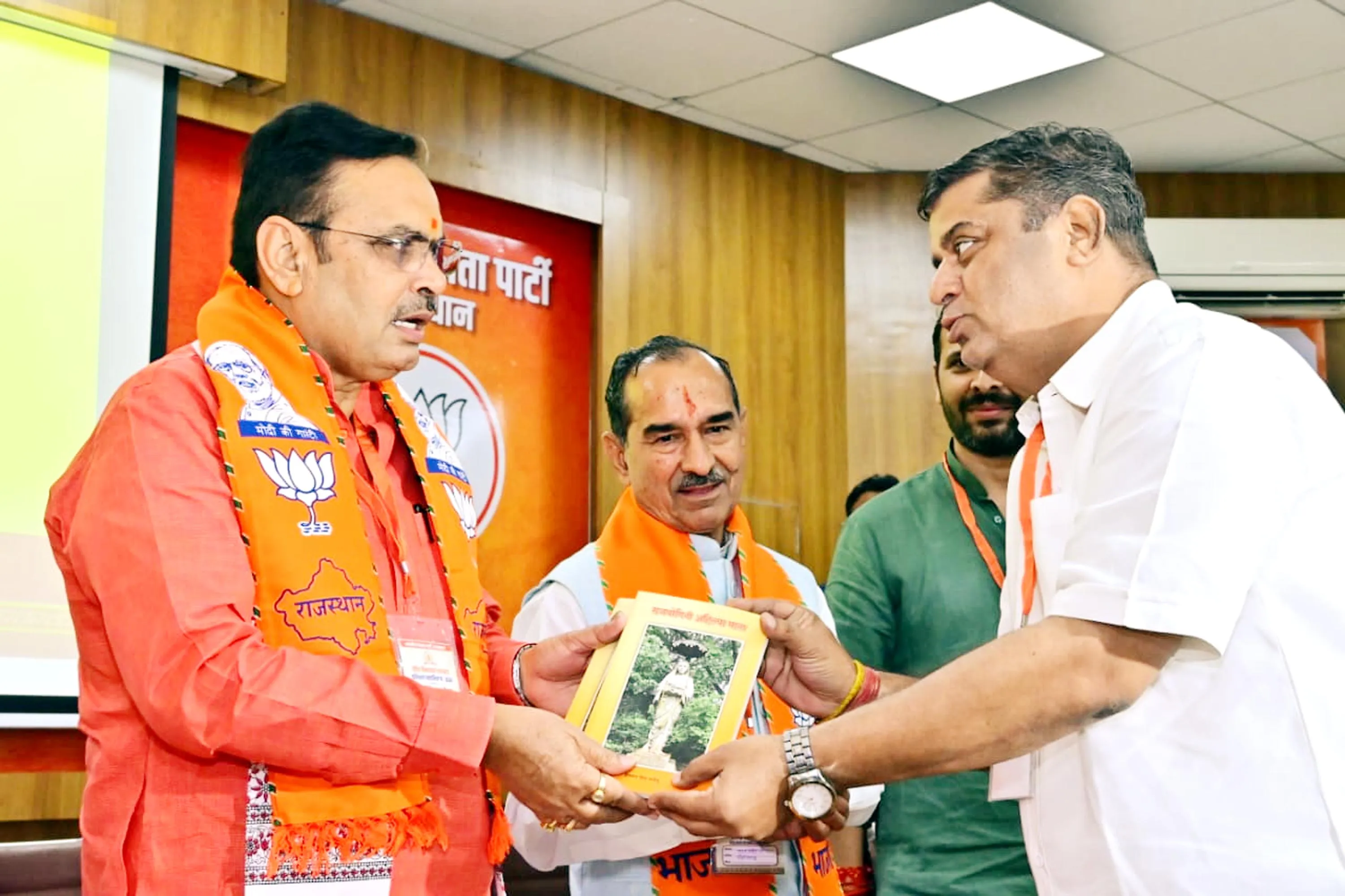 राष्ट्रीय अध्यक्ष की बैठक में शामिल हुए आईटी प्रदेश प्रभारी अविनाश जोशी, सीएम का किया स्वागत