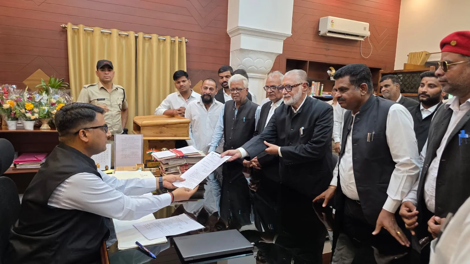 हाईकोर्ट बैंच की मांग हेतु 196 वां ज्ञापन सौंपा