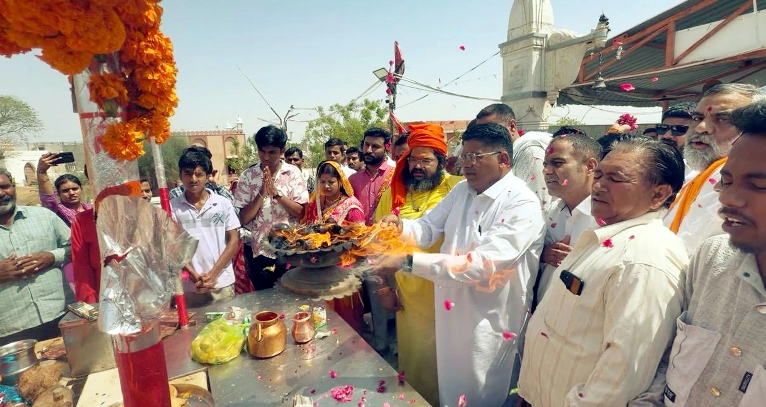 भक्तों ने ली सुध, कोडमदेसर तालाब का निखरेगा स्वरूप, जीर्णोद्धार व सफाई अभियान का हुआ शुभारम्भ