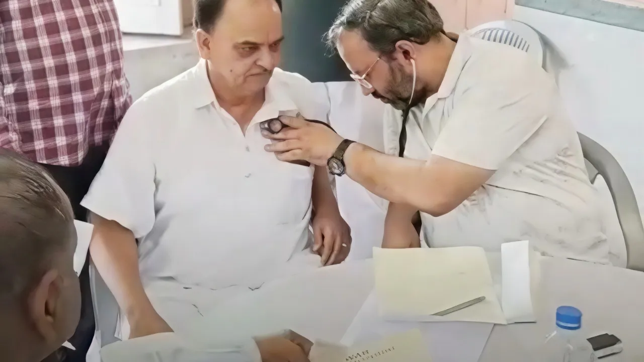 मैढ़ क्षत्रिय स्वर्णकार भवन में निःशुल्क हार्ट चेकअप शिविर आयोजित, 52 मरीजों ने लिया लाभ