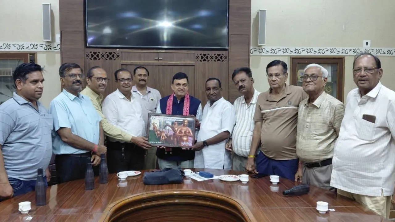 जिला उपभोक्ता आयोग प्रतितोष, अहमदाबाद डॉ. संदीप पंडया पधारे उद्योग संघ