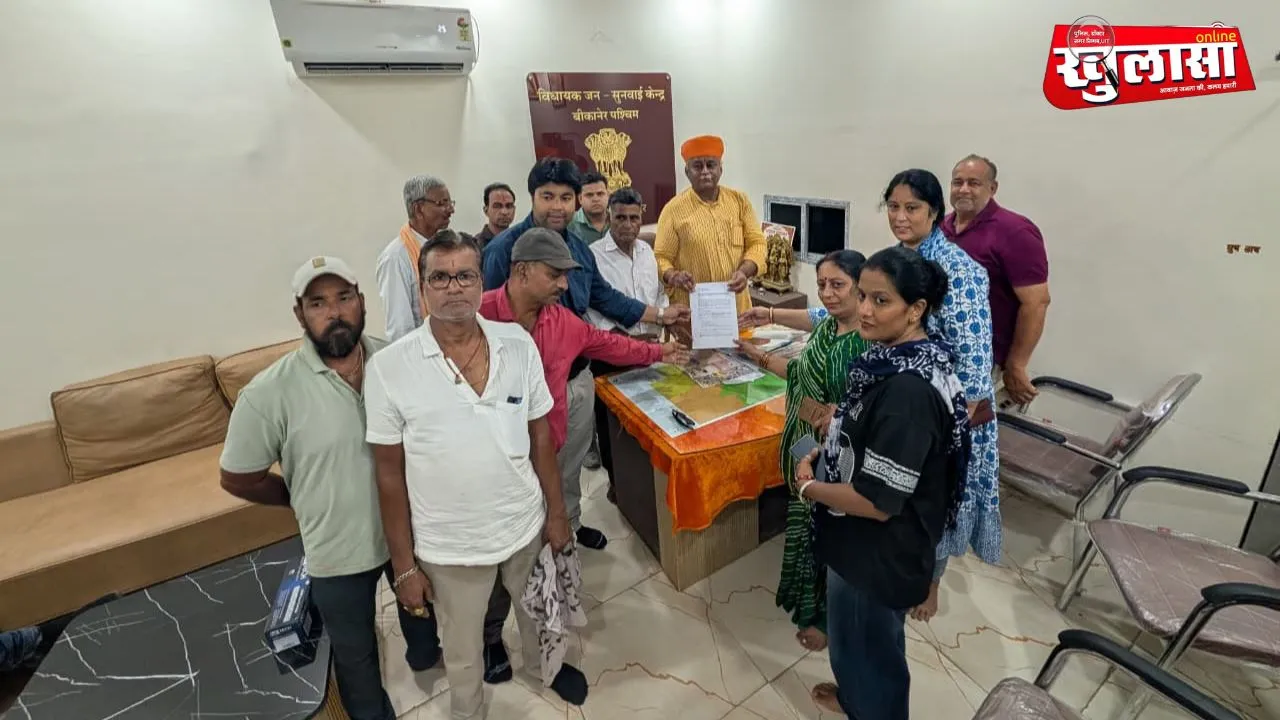 मीठे पेयजल की मांग को लेकर तीन कॉलोनियों के निवासियों ने विधायक श्री जेठानंद जी व्यास को सौंपा ज्ञापन