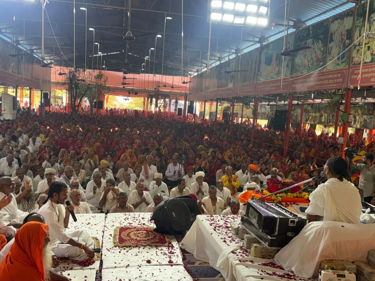 श्री मुरली मनोहर धोरा भीनासर में दो मास चातुर्मास सत्संग कार्यक्रम का भव्य समापन