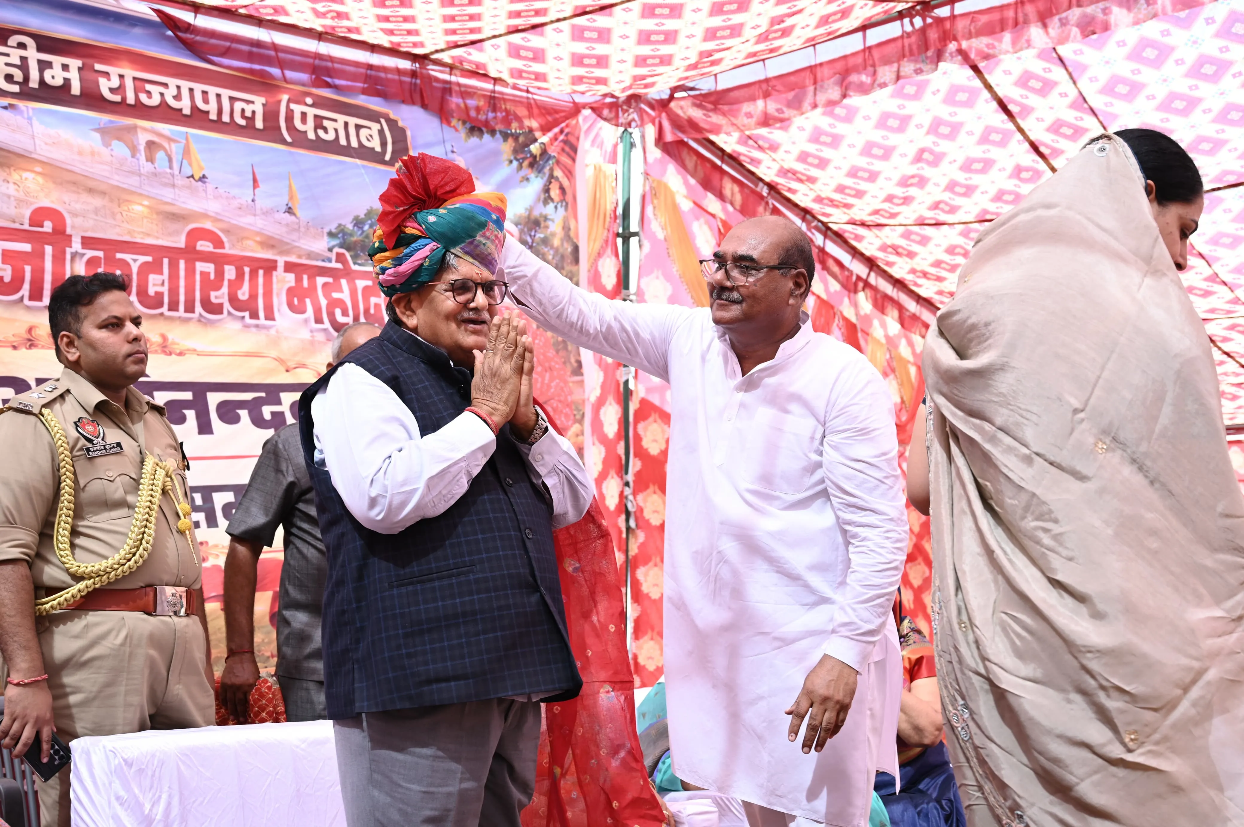पंजाब के राज्यपाल गुलाबचंद कटारिया ने हीरेश्वर महादेव मंदिर में की पूजा-अर्चना, किया पौधारोपण