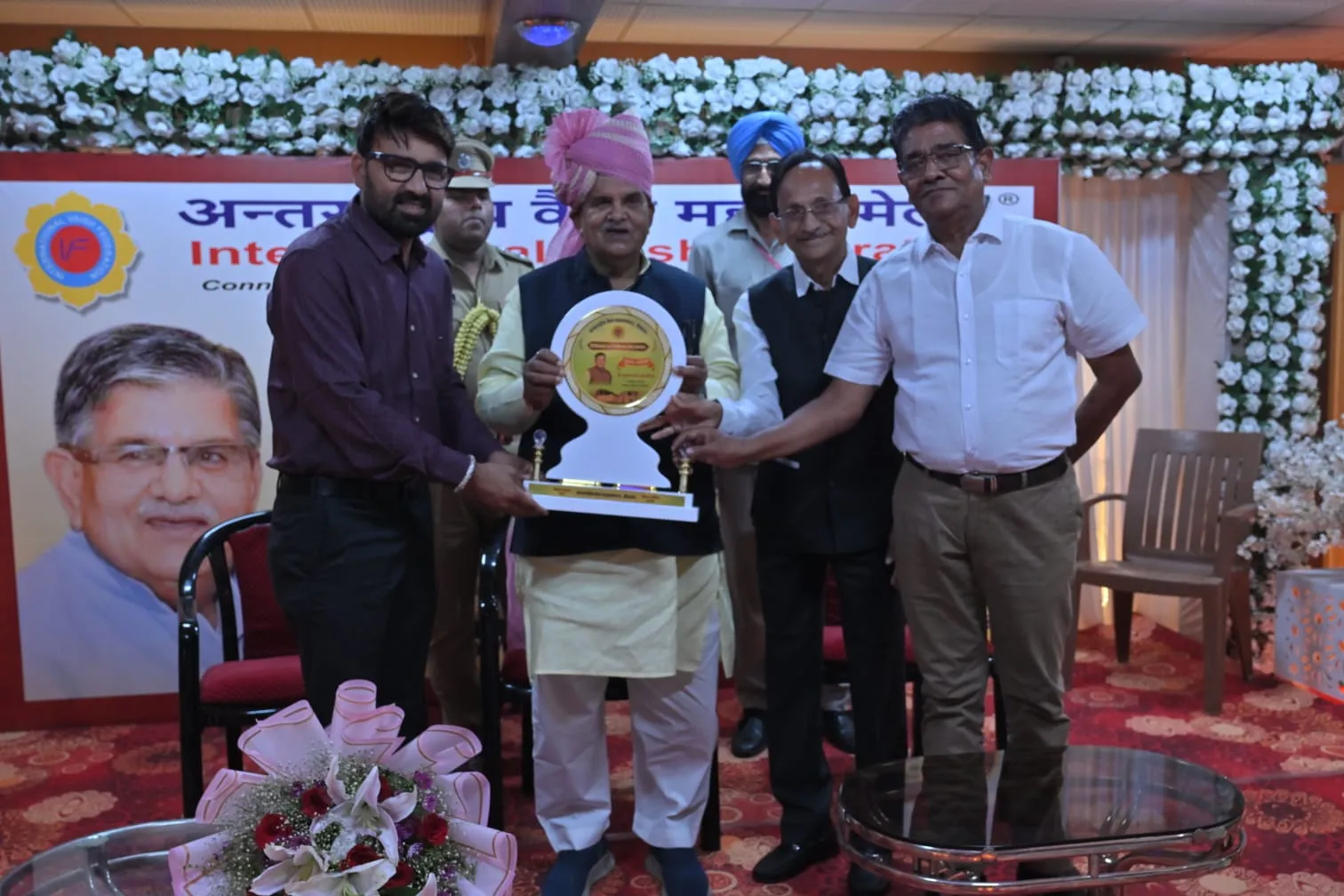 चिकित्सक का अच्छा व्यवहार मरीज की आधी बीमारी कर देता है दूर : श्री गुलाब चंद कटारिया